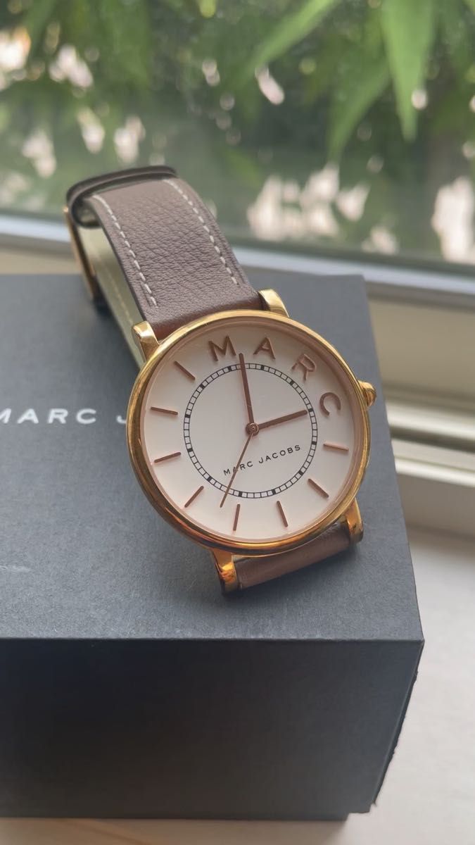 【電池新品美品】マークジェイコブス腕時計36㎜ロキシー、ベルトグレージュ、レディース(*^_^*)