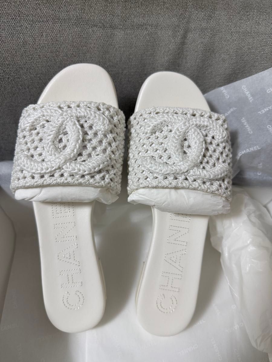 【チェーンがクールでカッコいい☆】CHANEL サンダル CCロゴ 新品未使用 シャネル サンダル CCロゴ ホワイト 定価以下 38