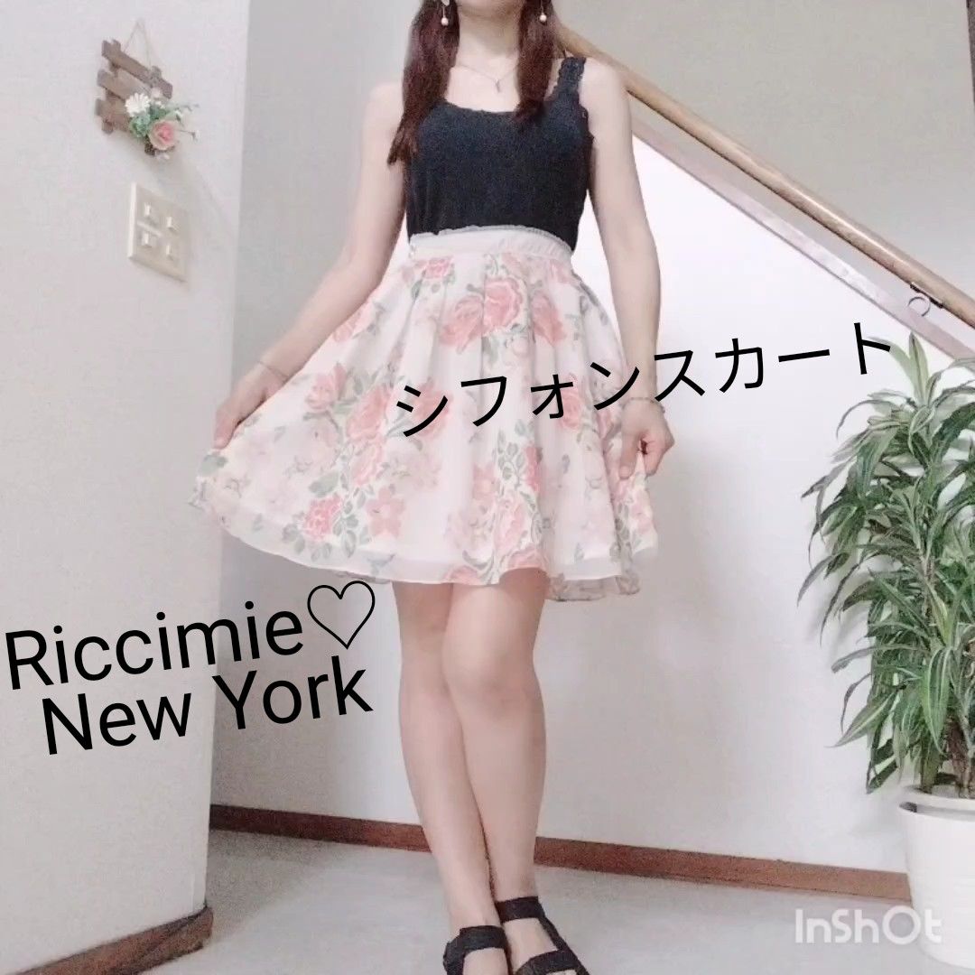 RiccimieNew York リッチミーニューヨーク☆オフホワイト~薄いベージュ☆バラ柄☆膝丈☆裏地付き☆シフォンスカート