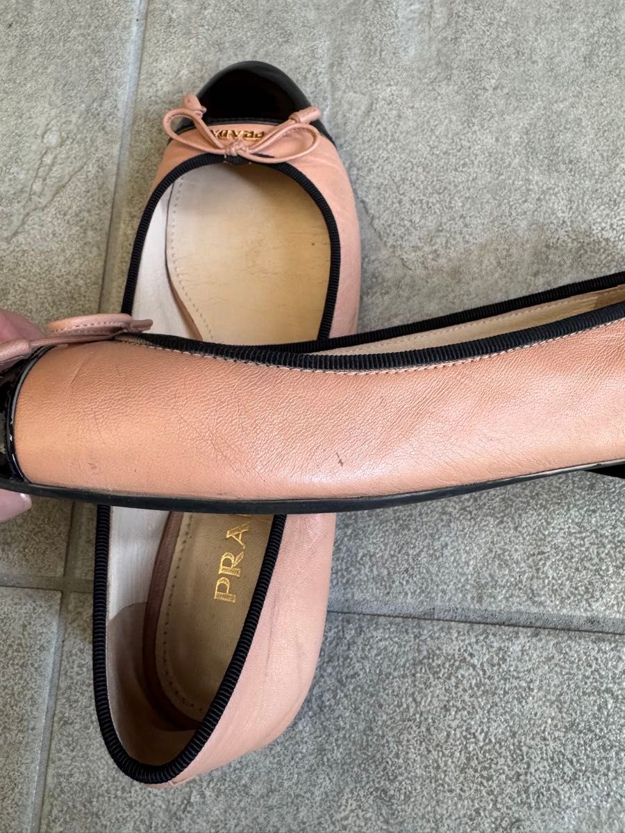 良品❤PRADA【プラダ】バイカラー ロゴ リボン フラットシューズ パンプス PRADAバイカラー ロゴ リボン フラットシューズ パンプス|Yahoo
