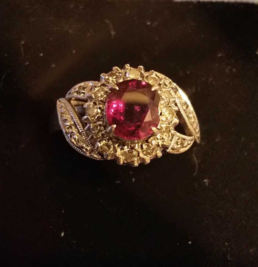 セール★真っ赤なルビーとダイヤモンド、プラチナ900 リング