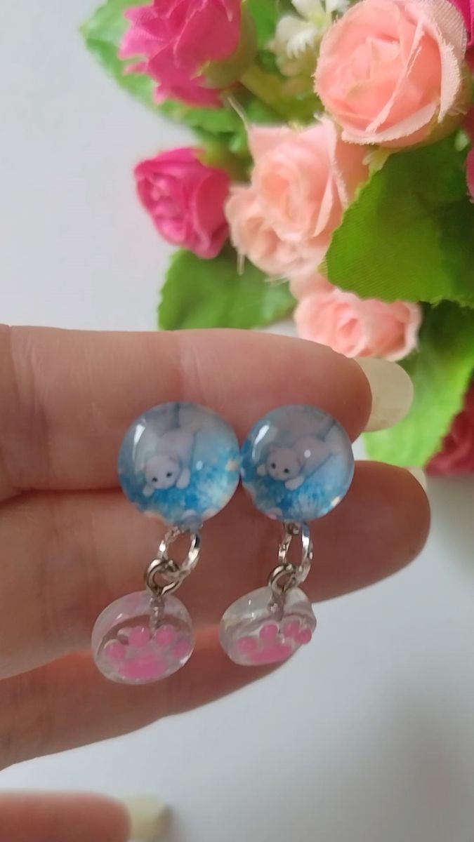 泳ぐ猫。ハンドメイドピアス。1点のみ
