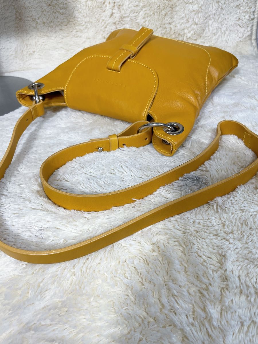 【 COCCINELLE】レザーショルダーバッグ 美品】 COCCINELLE コチネレ レザー ショルダーバッグ 黄色 本革