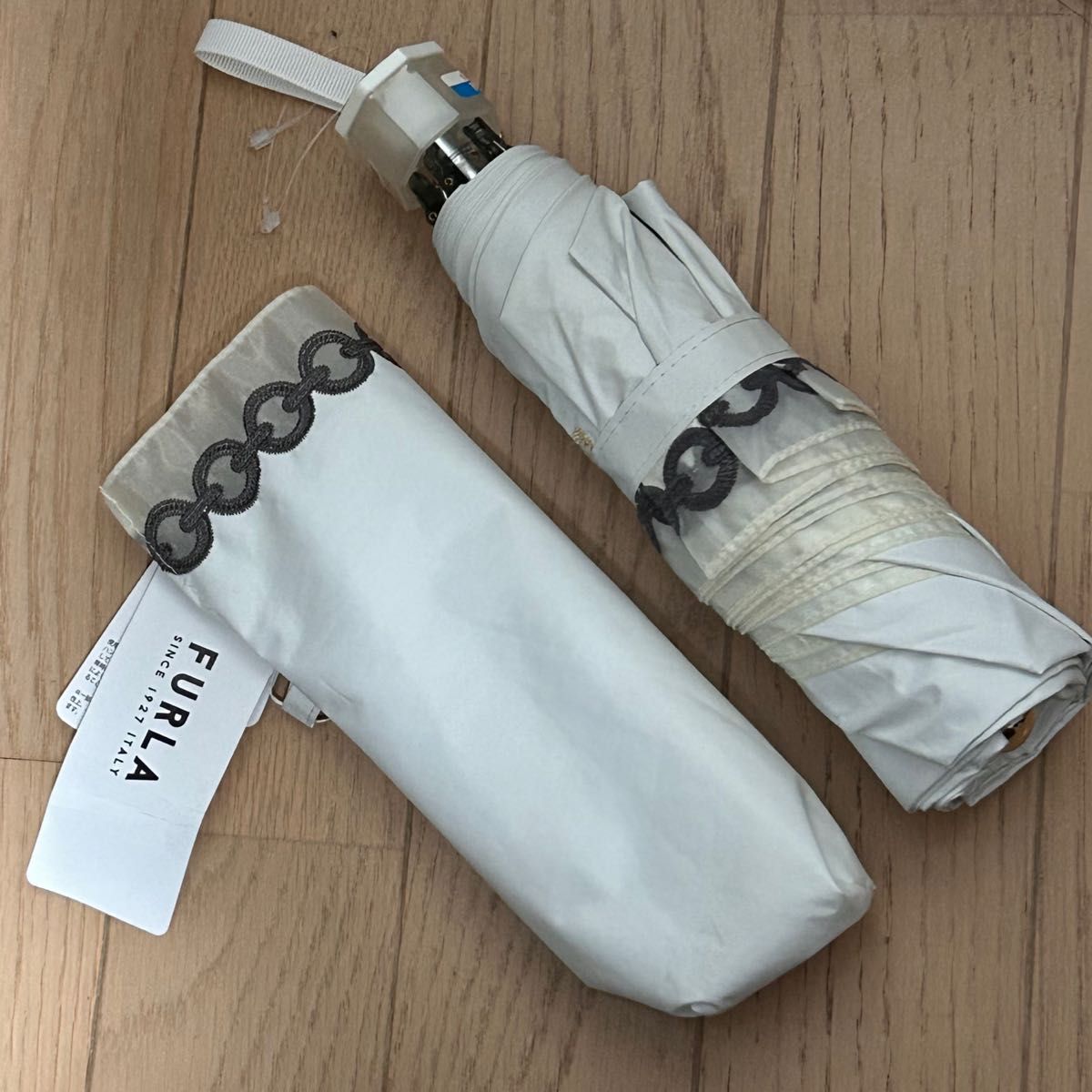 新品未使用 フルラ 晴雨兼用 日傘 遮光 軽量 スライド式 チェーン柄 新品未使用 フルラ 晴雨兼用 日傘 遮光 軽量 スライド式