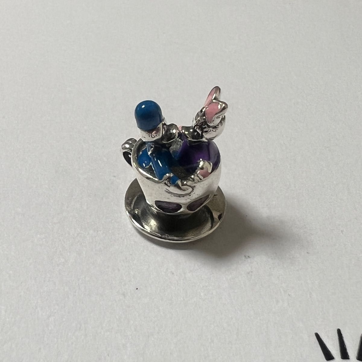 ☆Disney x PANDORA☆ドナルド&デイジー ティーカップチャーム Pandora ディズニーパーク限定 ドナルド&デイジーのティーカップ