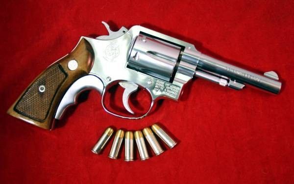 極美!! コクサイ S&W M64 4in モデルガン 純正木グリ付 未発火 極美 コクサイ S&W M64 4in モデルガン 純正木グリ付 未発火