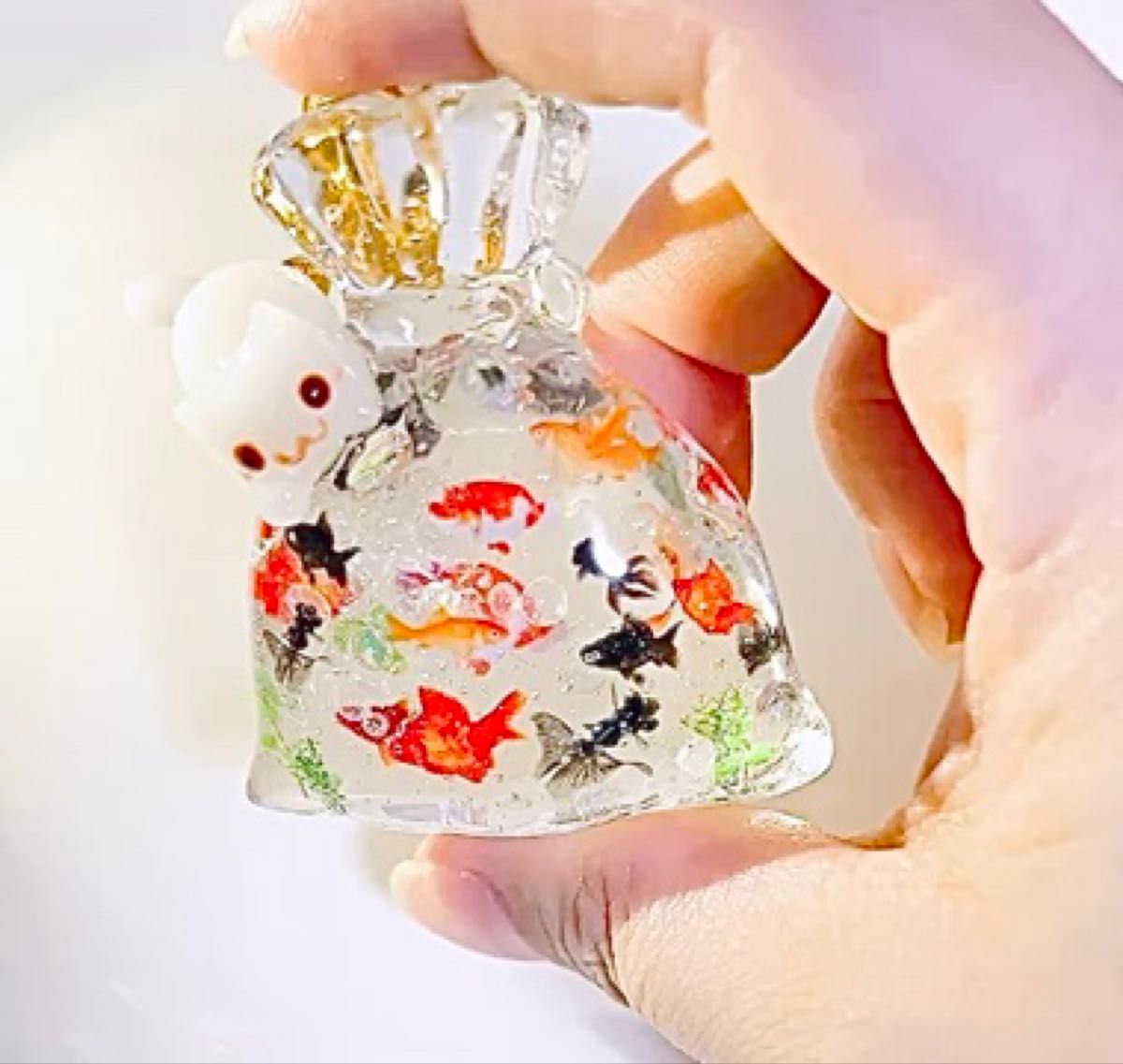 即買い◎再販×5 大きめ 金魚袋にじゃれつく猫*涼しげ立体バッグチャーム 値下げ質問不可