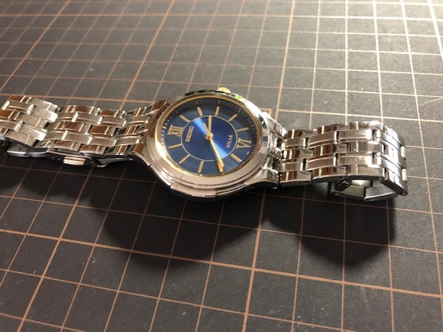 良好 レア ソーラー SEIKO セイコー SOLAR ブルー×ネイビー文字盤 ゴールドインデ V181-0AK0 純正SSブレス メンズ 腕時計_画像5