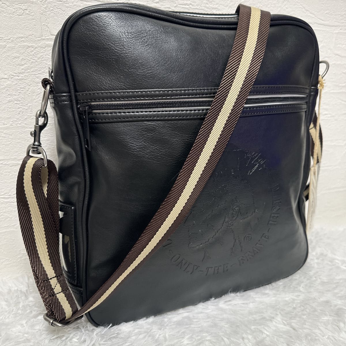 美品 DIESEL ショルダーバック レザー ブレイブマン 型押し ブラック 美品 ディーゼル ショルダーバッグ ブレイブマン レザー クロス