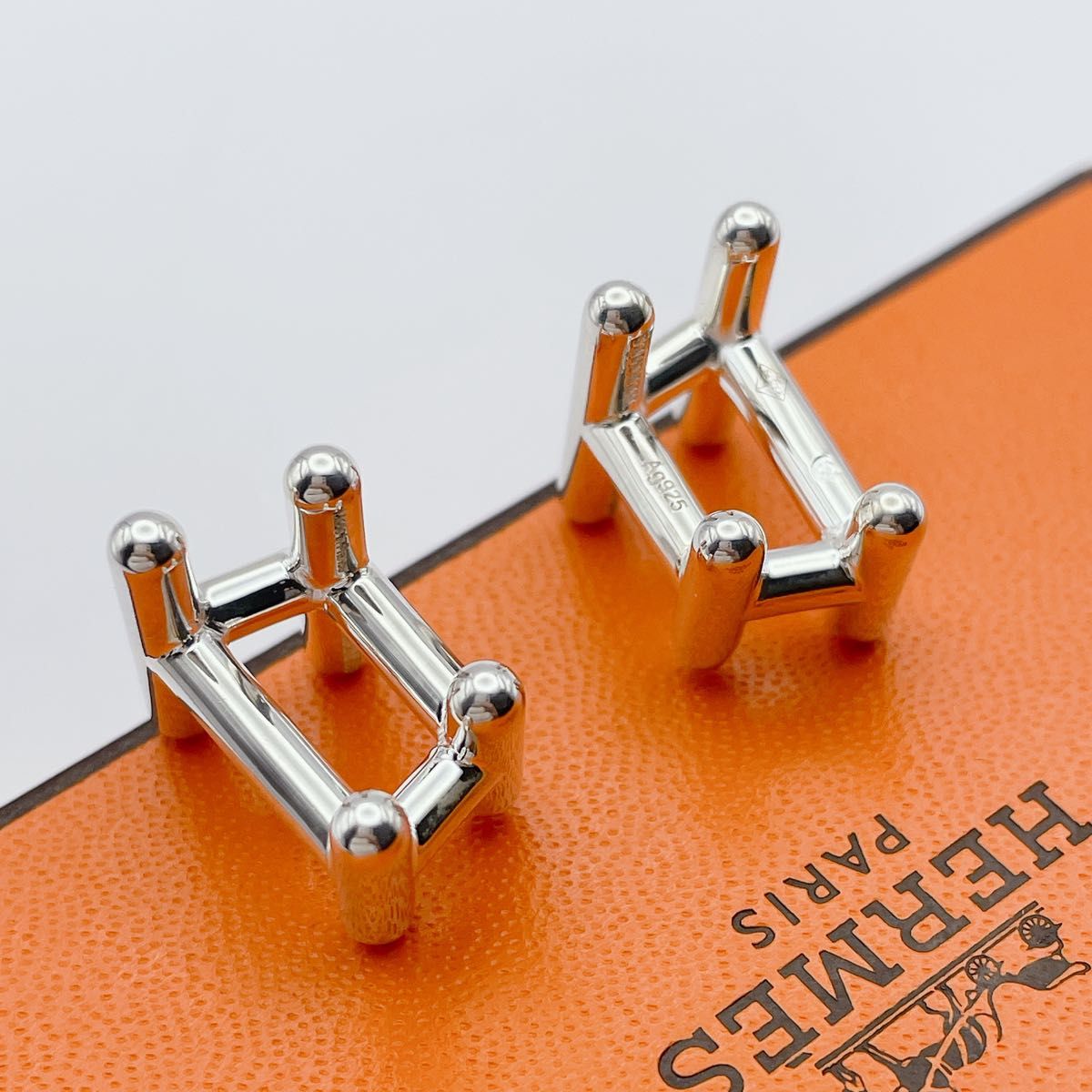 HERMES シルバー Hロゴ カフリンクス オリジナルボックス付き HERMES カフス H ロゴ カフリンクス スクエア エルメス シルバー