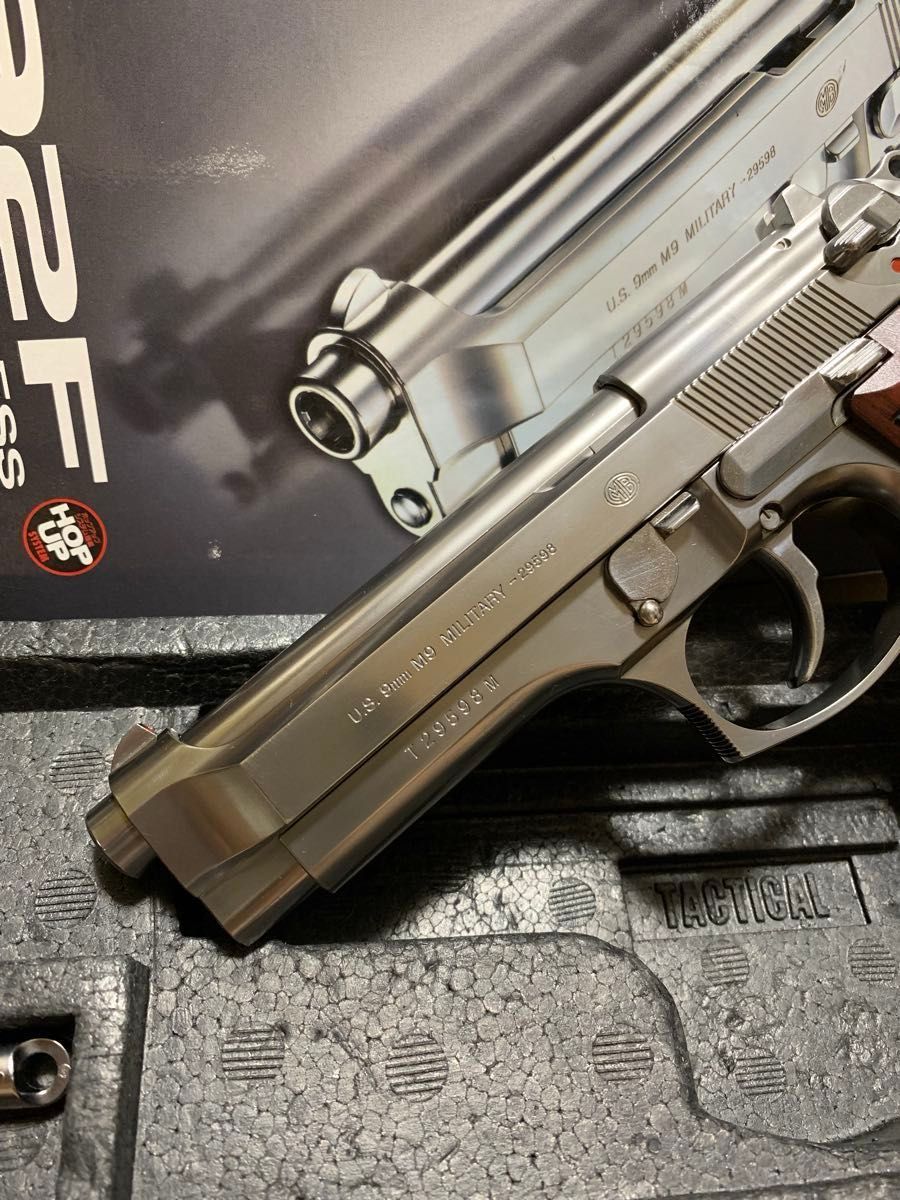 美品 東京マルイ ベレッタ M92F クロームステンレス 木目調グリップ 美品 東京マルイ ベレッタ M92F クロームステンレス 木目調