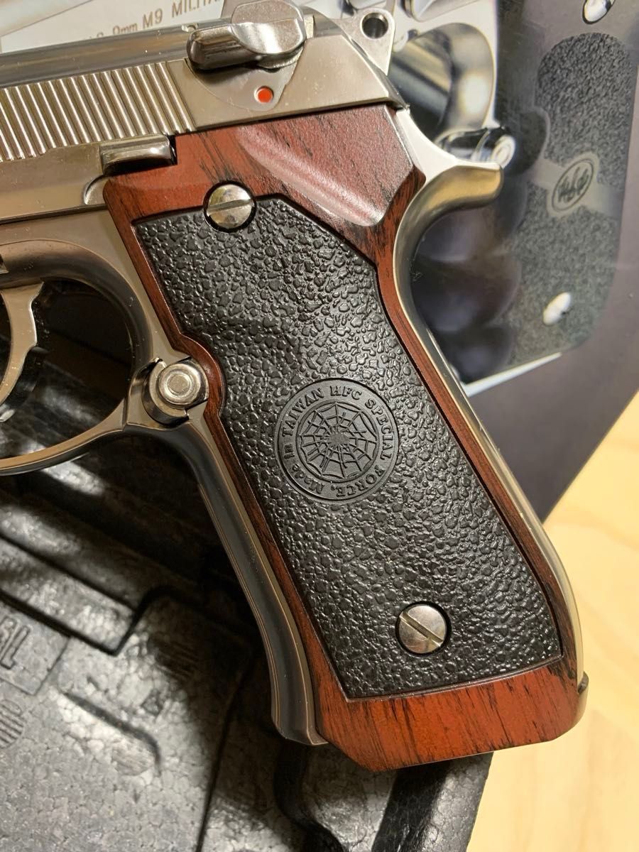 美品 東京マルイ ベレッタ M92F クロームステンレス 木目調グリップ 美品 東京マルイ ベレッタ M92F クロームステンレス 木目調