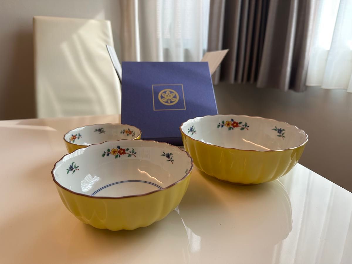 新品未使用 箱付】たち吉 橘吉 黄色い皿 大中小 陶器製花柄ボウル3個