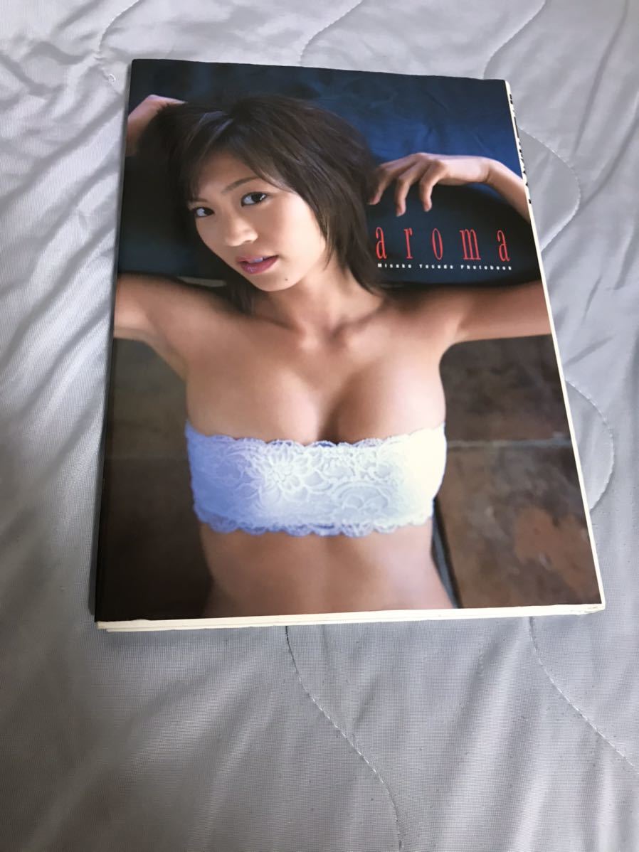 【初版】 【サイン入り】 安田美沙子 写真集 AROMA 芸能人 タレント グラビア 水着 ビキニ 巨乳 美尻 美脚 美女 即決早い者勝ち_画像1