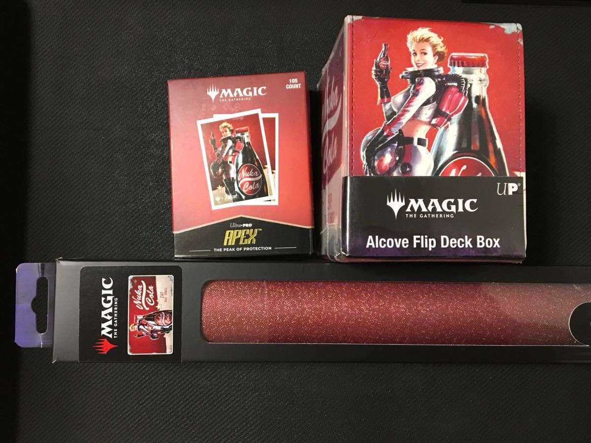 MTG fallout ヌカコーラプレイマット&スリーブセット 未開封】MTG Falloutヌカコーラ プレイマット+デッキケース+