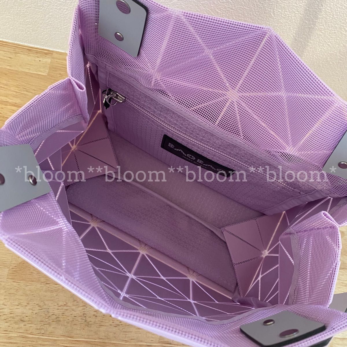 1点限り!!BAOBAO ピンク ハンドバッグ CARAT ラージ 1点限り》BAOBAO ISSEY MIYAKE CARAT ハンドバッグ ラージ