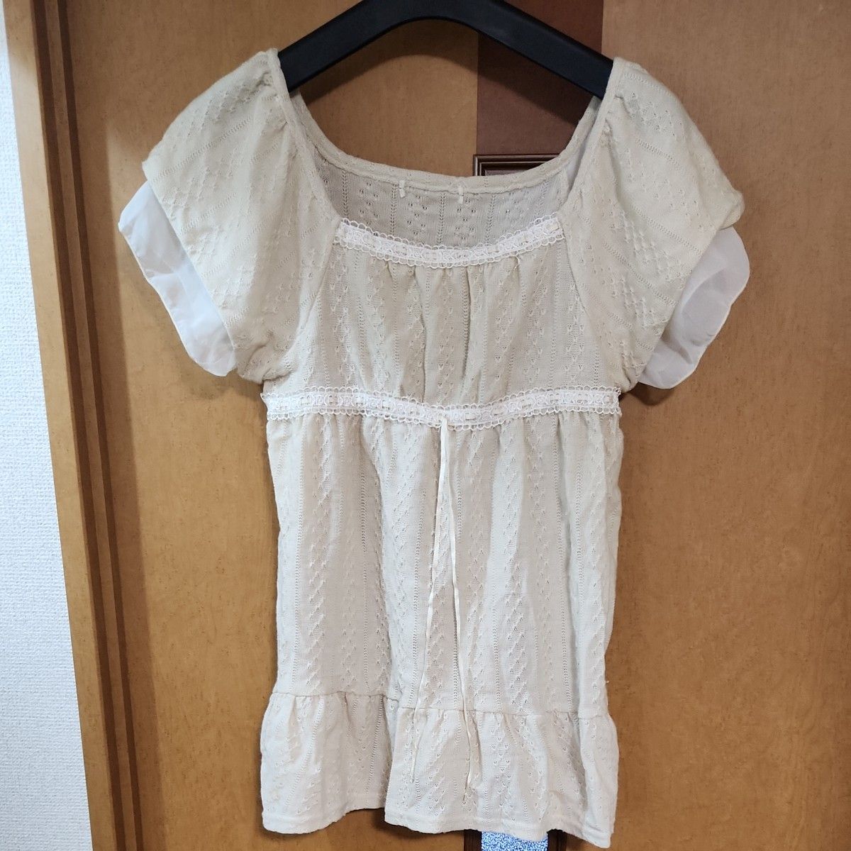 【関税込み】Nanushka ベージュ Perrie トップス ベージュのトップス|Yahoo!フリマ(旧PayPayフリマ)
