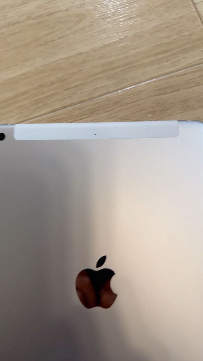 iPad シルバー Cellular 128GB 第五世代 目立った傷無し 箱無し バッテリー容量92% 液晶傷無 本体もほぼ傷無