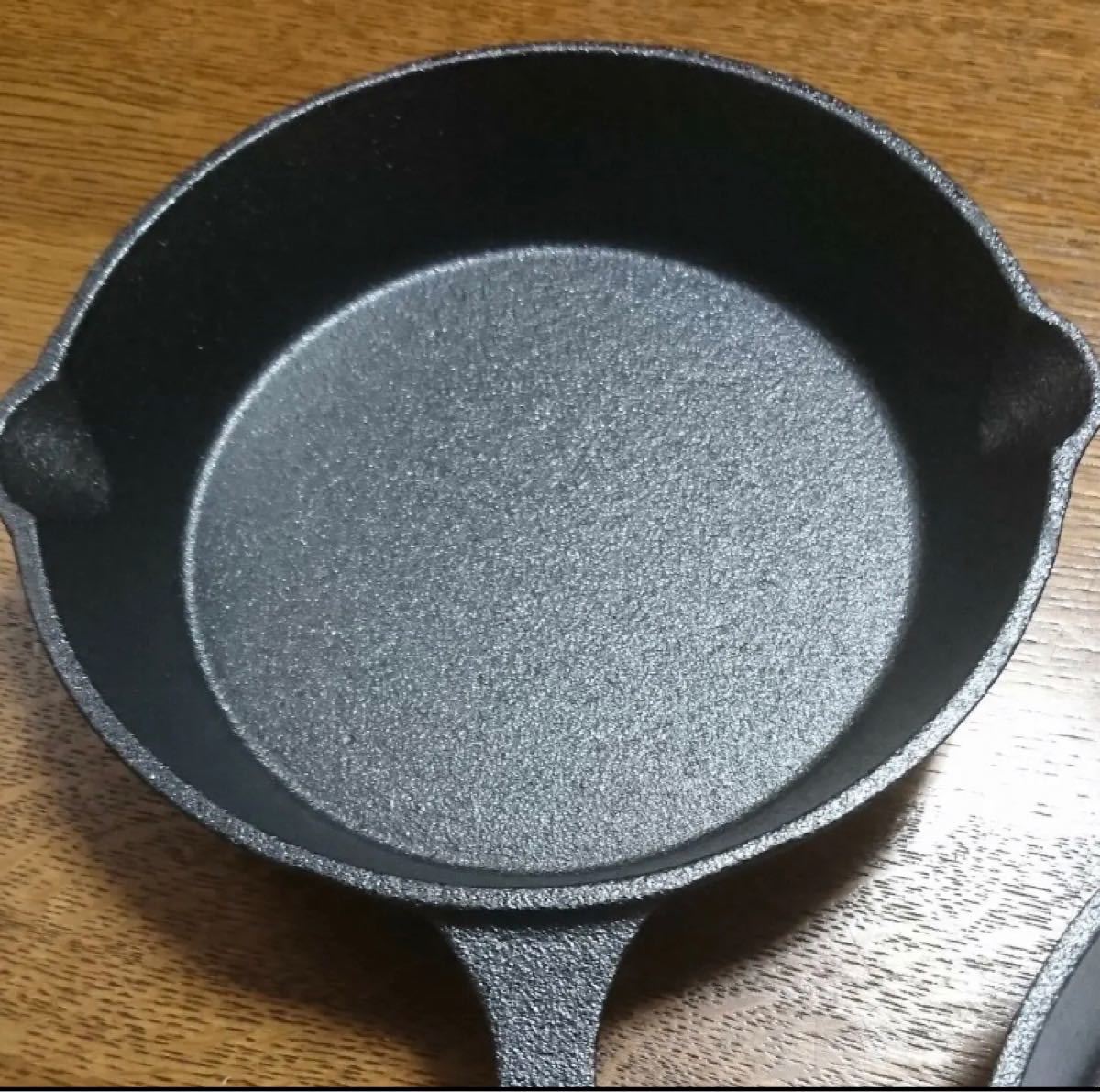 Paypayフリマ ソロキャンプ ダイソー スキレット M 2個セット ソロキャンプ フライパン Paypayフリマ ソロキャンプ ダイソー スキレット M 2個セット ソロキャンプ フライパン