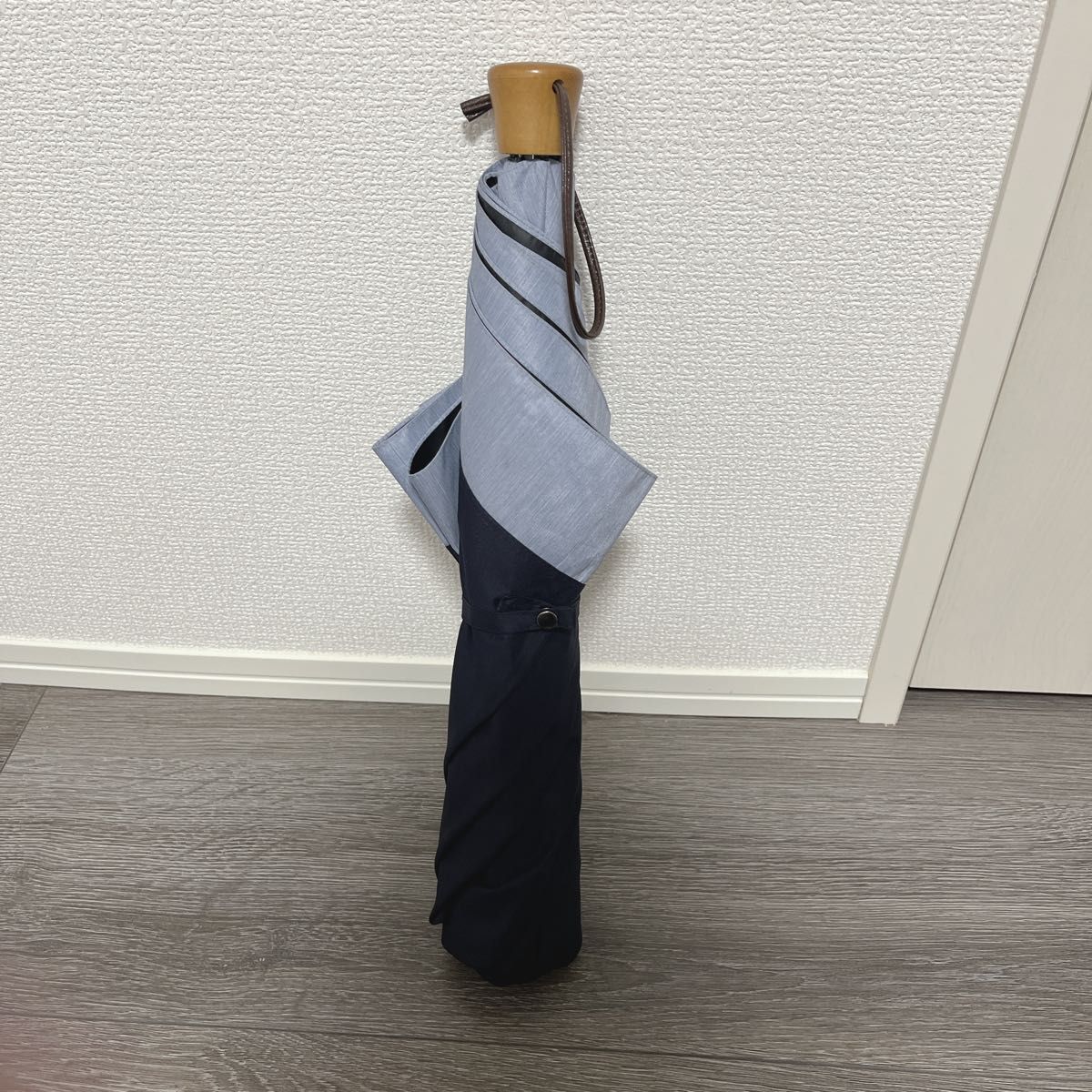 【中古】サンバリア100 三段折 折り畳み日傘 ネイビー サンバリア100 折り畳み傘 ネイビー 完全遮光 三段折 コンビ 3段