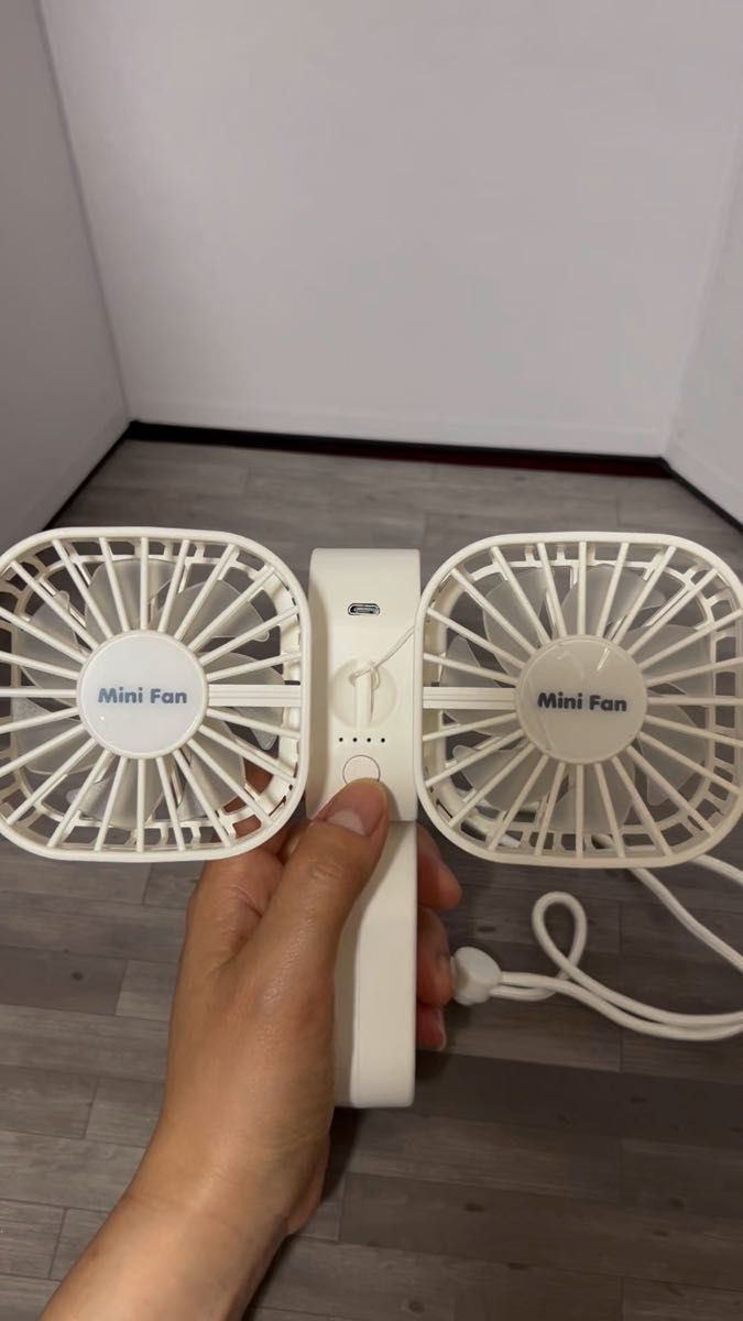 首掛け扇風機 携帯扇風機 手持ち扇風機 卓上扇風機 3段階風量調節 大風量