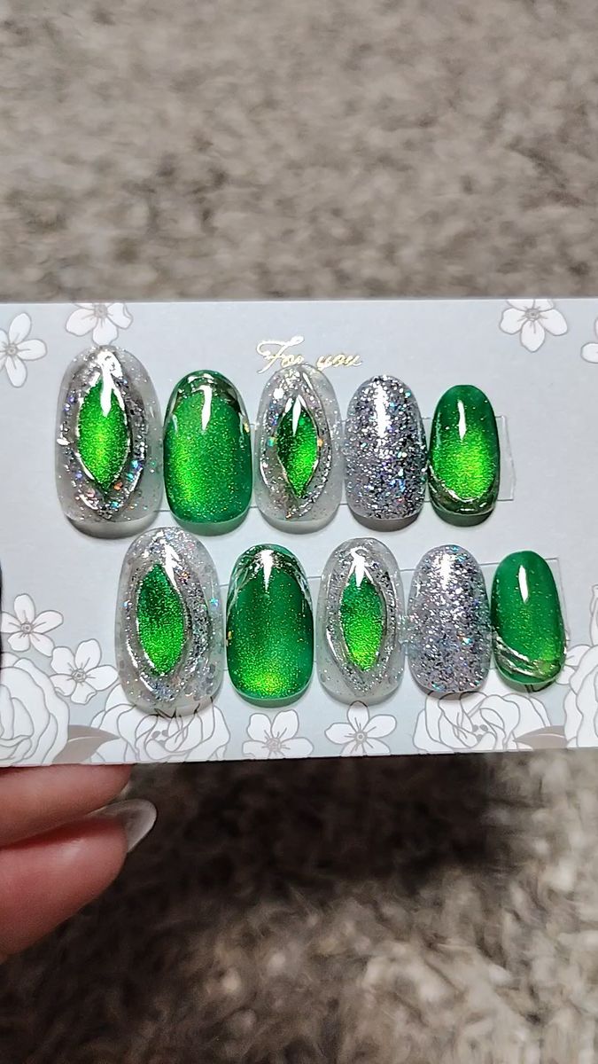 *エメラルド* グリーンマグネット ジェルネイルチップ 15469現品