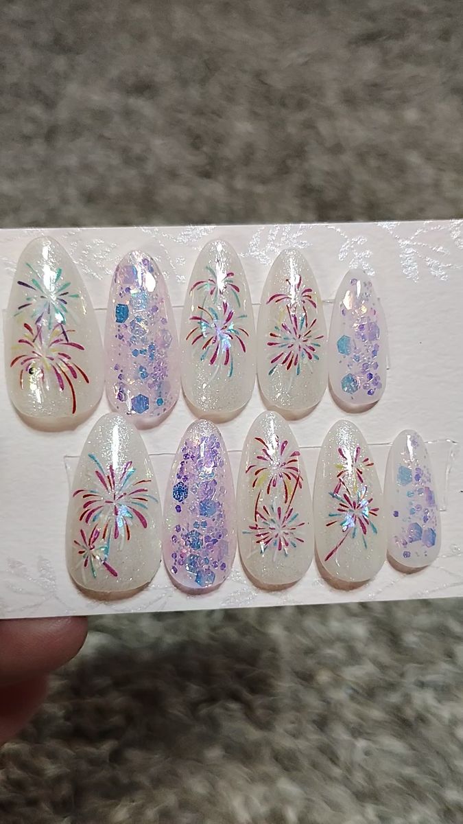 *花火* ホワイトラメ&キラキラホログラム ジェルネイルチップ 15469【現品販売】