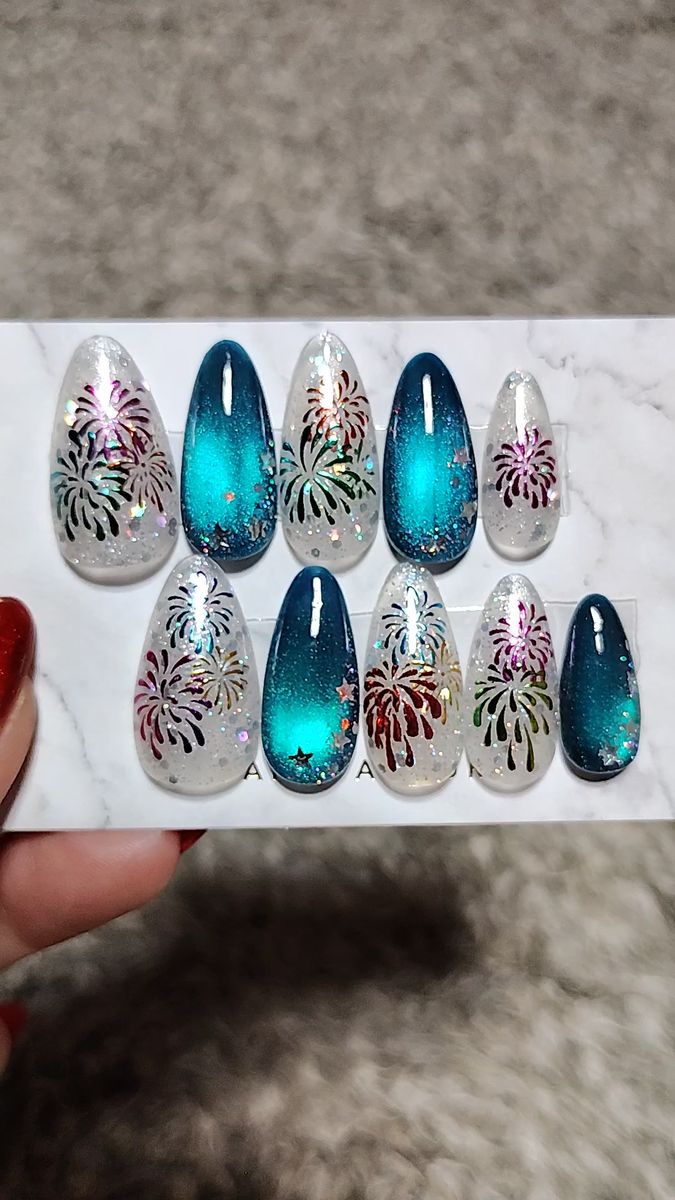 *鮮やか花火* ホワイトラメ&ブルーマグネット ジェルネイルチップ 15469【現品販売】