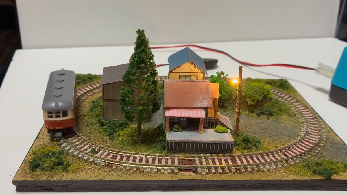 ☆★手のひらレイアウト ローカルな駅前風景 街灯LED照明スイッチ付、PCフレキシブルレール使用、カトー製フィーダー付 鉄道模型