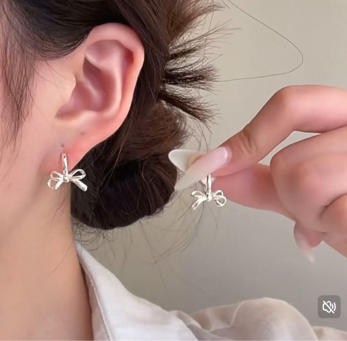 N237かわいいリボン 痛くないイヤリング メタル 結婚式 ブライダル 韓国おしゃれ 上品 通勤 二次会 フォーマル カジュアル