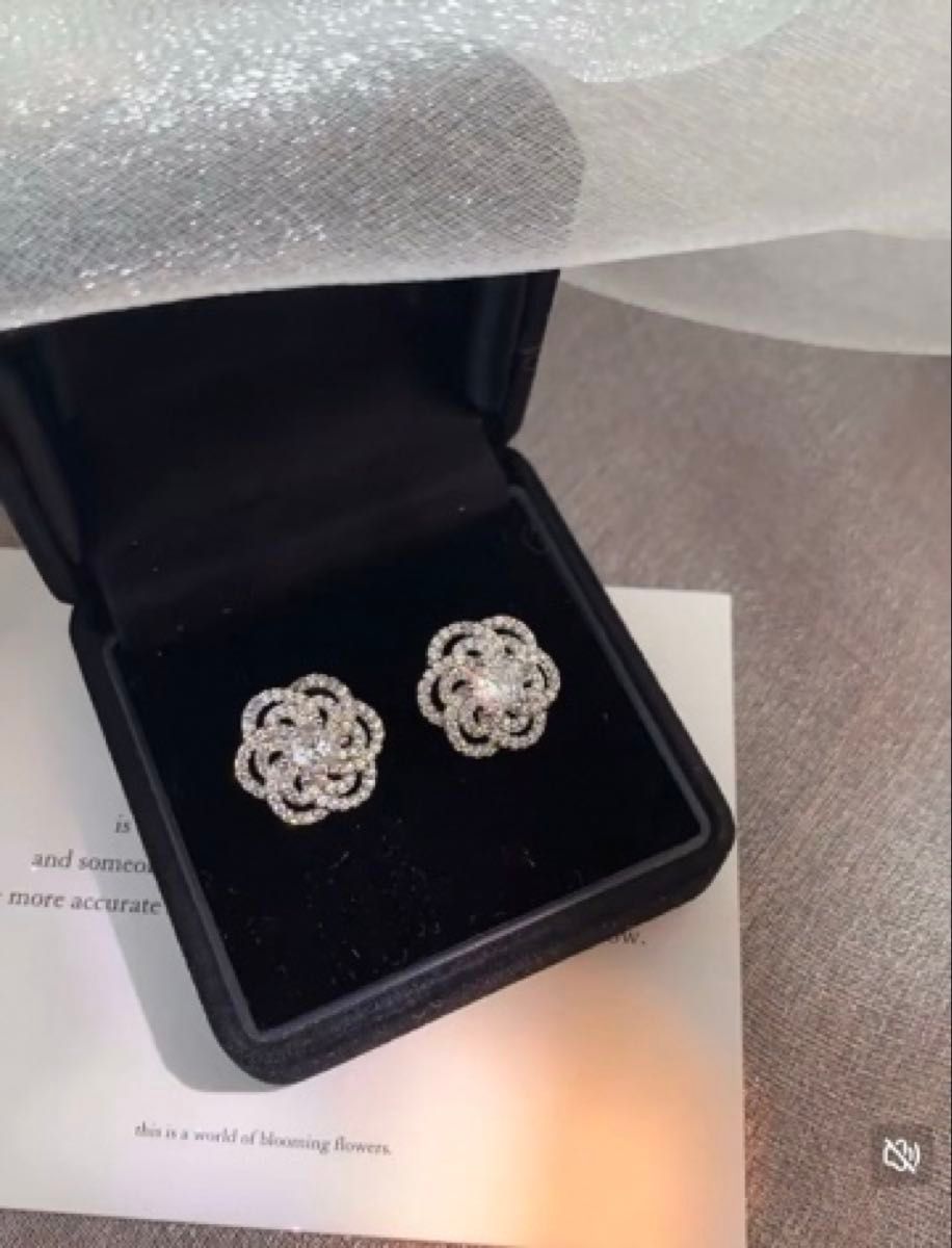 N255上品 高品質 キラキラジルコン 痛くない シルバー花イヤリング 結婚式 ブライダル 通勤 韓国おしゃれ 二次会 フォーマル