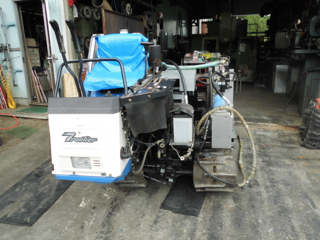 愛知の薪屋　自作　薪割り機　コンバイン改造　移動式薪割り機　油圧ポンプ組み込みブラケット　タンクセット　_写真の薪割り機から外しました。