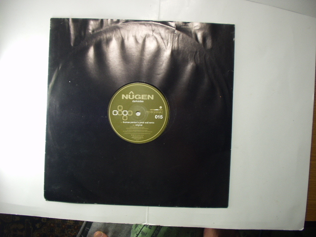 1LP NUGEN darksides 良品 イギリス輸入盤releaseレコード P&c2004 送料350円 LP表面に薄い傷少し有 スリーブケース入り/ジャケット&中袋無_光の反射や映り込み有