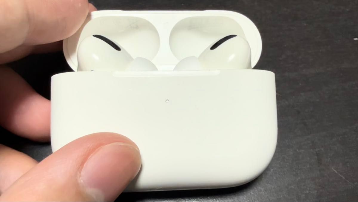 【訳あり】AirPods Pro 第一世代 ELECOMケース付き