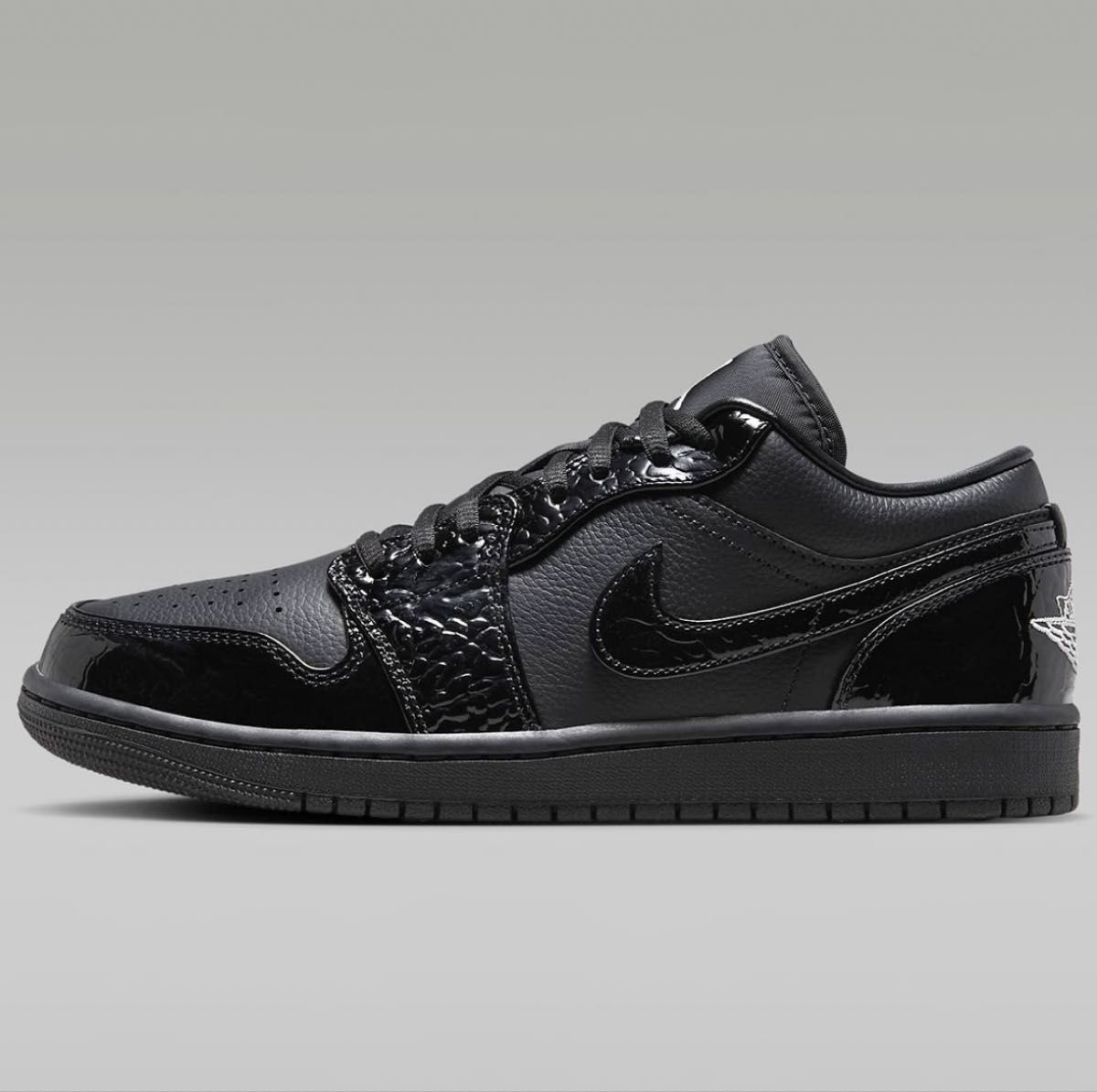 NIKE エアジョーダン Jordan 1 Low メタリックシルバー/ブラック 新品】NIKE W AIR JORDAN 1 LOW SE メタリックシルバー|Yahoo