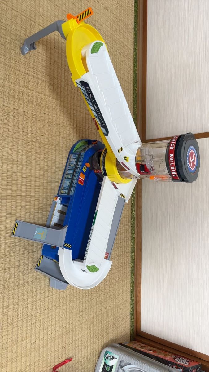 トミカビル