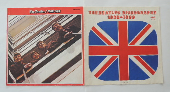 ザ・ビートルズ　THE BEATLES　LPレコードの歌詞カード、ディスコグラフィー「The Beatles/1962-1966」ディスコグラフィー「1967-1970」_画像1