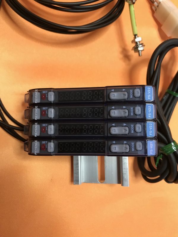 ヤフオク! - 【394】KEYENCE FS-V21,FS-V22×3