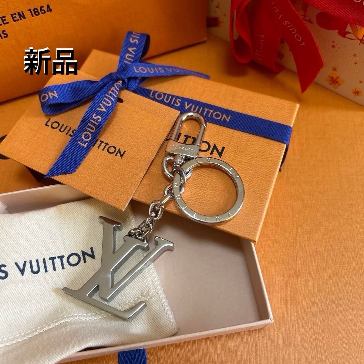 【光沢感あるLVイニシャルが素敵】Louis Vuitton★キーホルダー LOUIS VUITTON キーホルダー・LVイニシャル ユニセックス|Yahoo