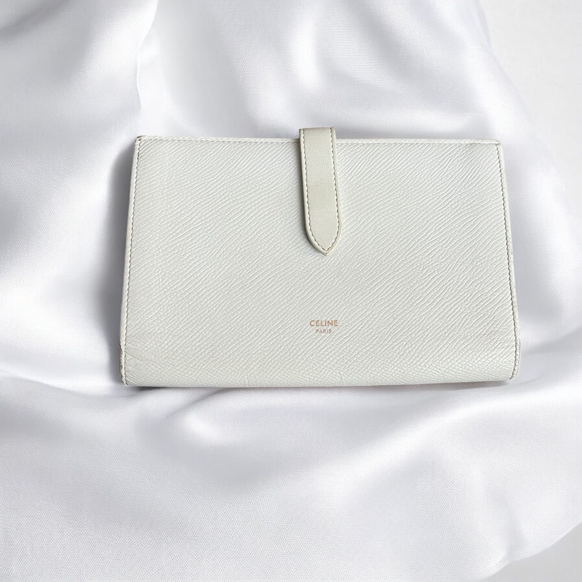 ☆韓国の人気☆【CELINE】☆ラージストラップウォレット☆ CELINE ラージストラップウォレット 長財布 ホワイト系|Yahoo