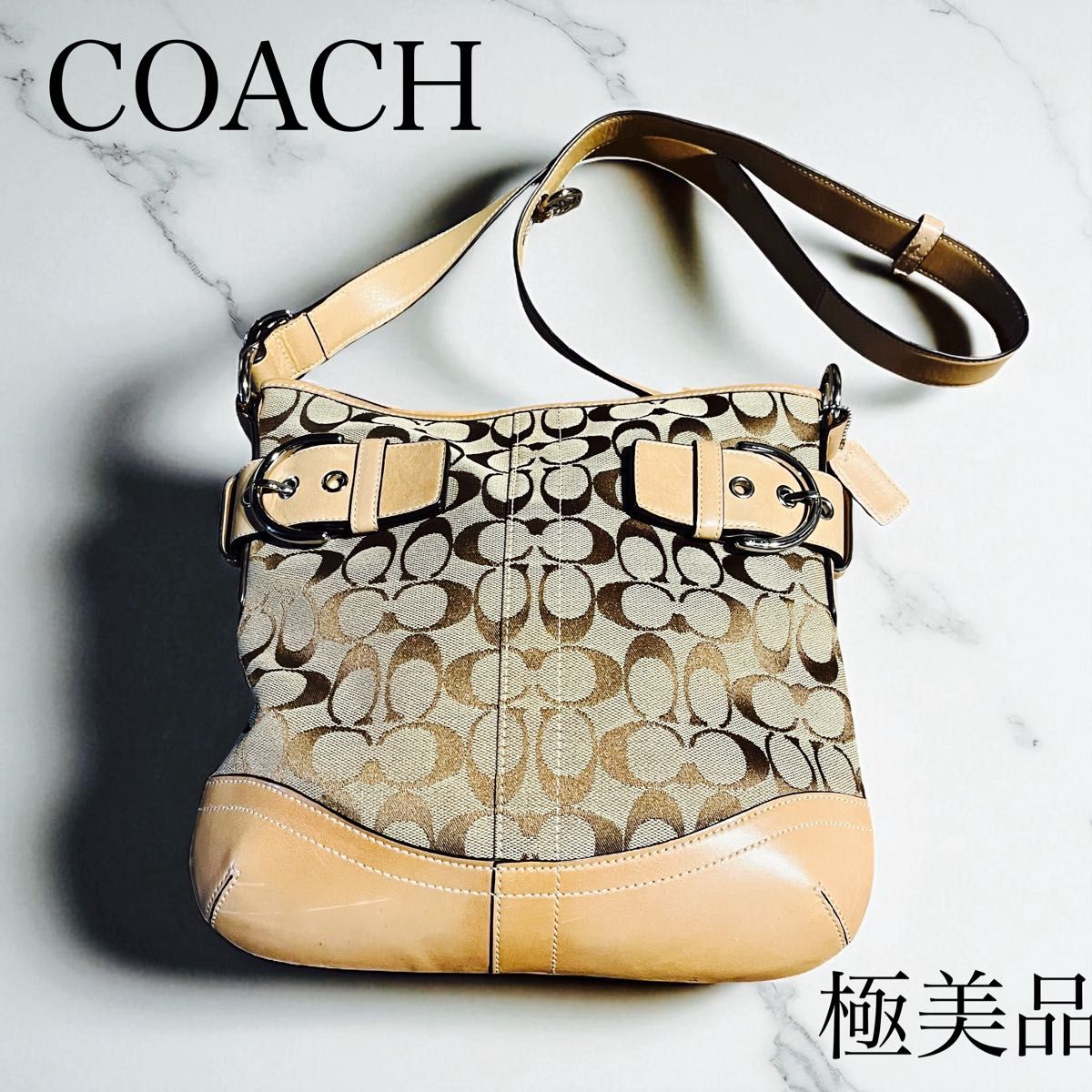 【美品】COACH コーチ シグネチャー ロゴ入り ベルト ベージュ 極美品】COACH コーチ シグネチャー ベルトデザイン ショルダー