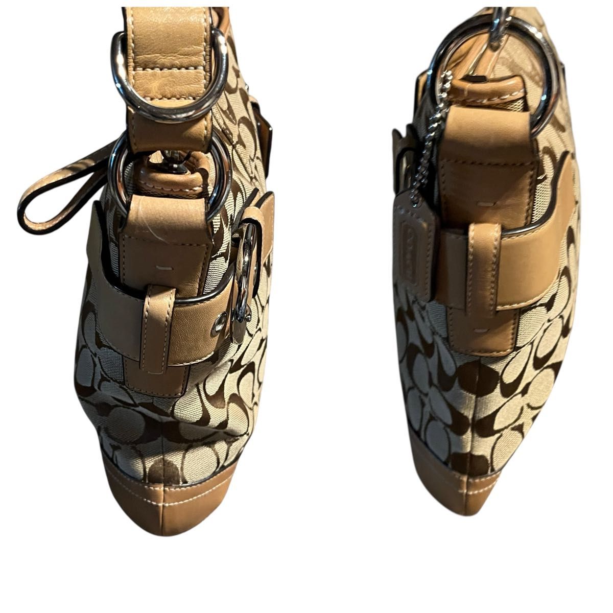 【美品】COACH コーチ シグネチャー ロゴ入り ベルト ベージュ 極美品】COACH コーチ シグネチャー ベルトデザイン ショルダー