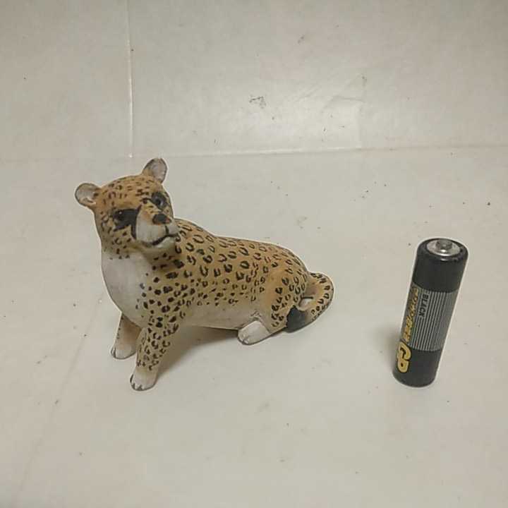 豹 パンサー チーター 動物 木彫り 彩色木彫り 木彫 民芸品 詳細不明 未チェック ジャンク扱い _単三電池をサイズの参考にして下さい。