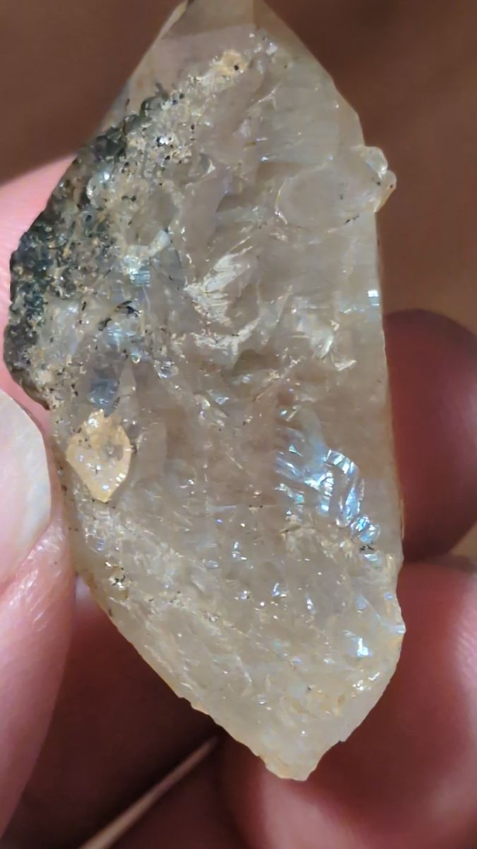 ネパールのガネーシュヒマール産 ゴールデンヒーラーポイント水晶 ダメージ無しの高品質!