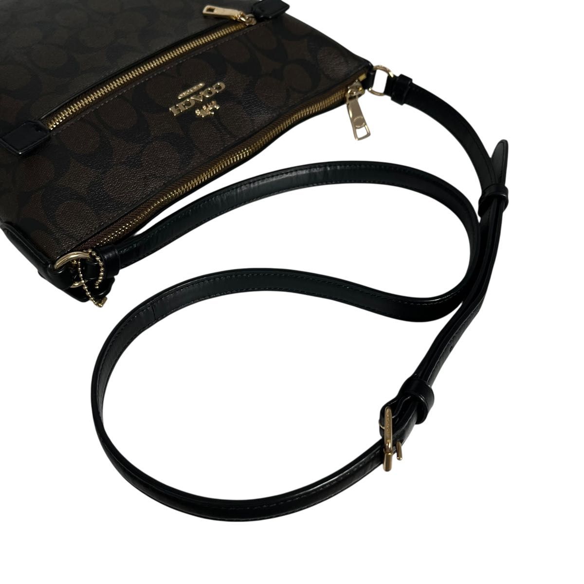 京ちゃん様コーチ ショルダーバッグ サコッシュ PVC レザー シグネチャー 美品 COACH コーチ ショルダーバッグ サコッシュ ボディバッグ