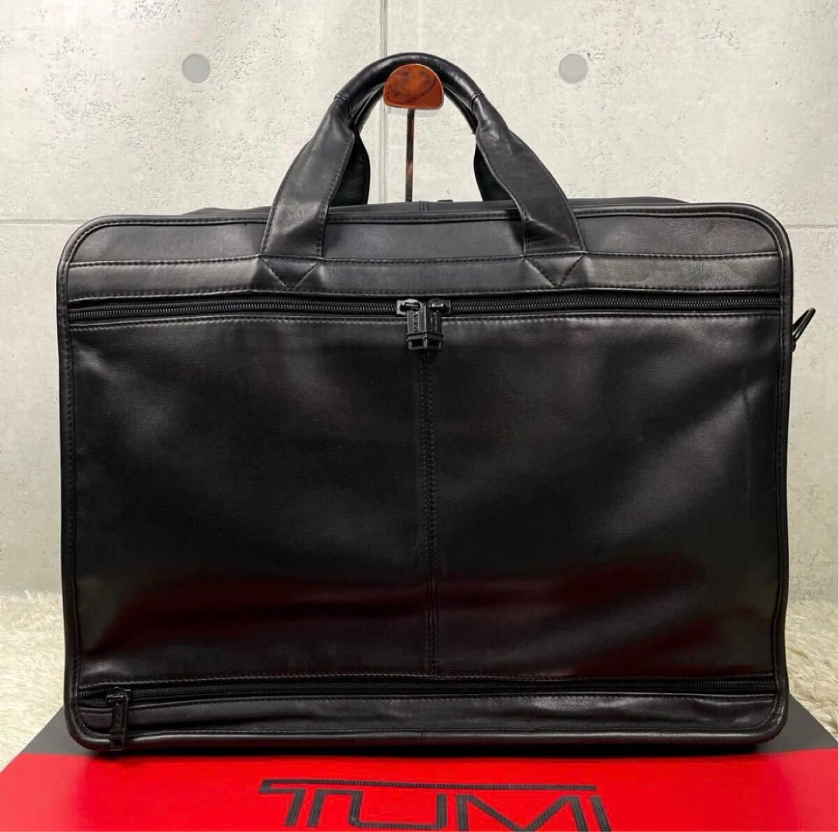 美品 TUMI トゥミ ビジネスバッグ ブリーフケース 2way レザー 黒 TUMI トゥミ ビジネスバッグ 黒 2way 大容量 ブリーフケース PC