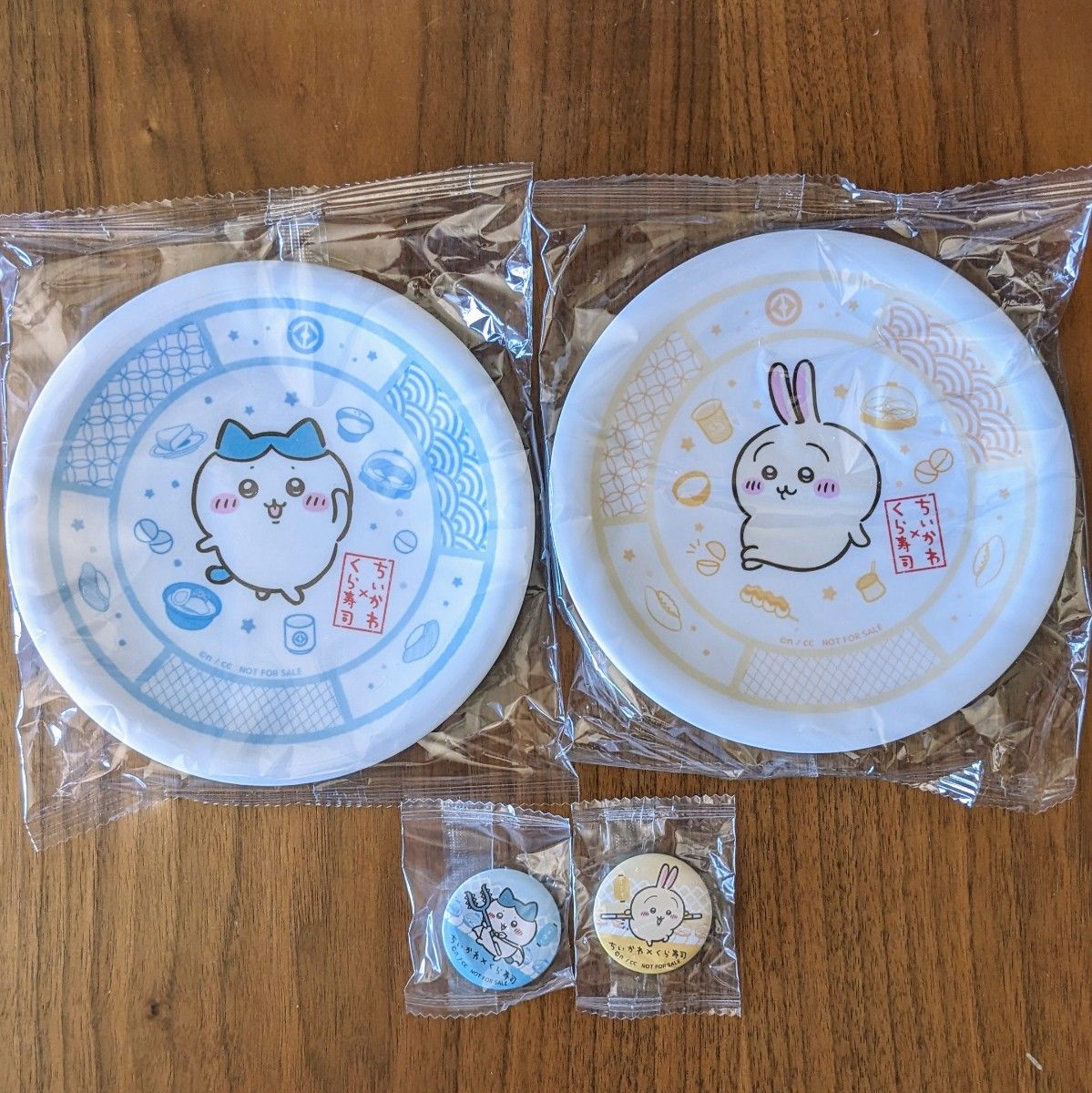 ちいかわ くら寿司 お皿 ブラシ まとめ売り ちいかわ くら寿司 オリジナル寿司皿 缶バッジ 4点まとめセット