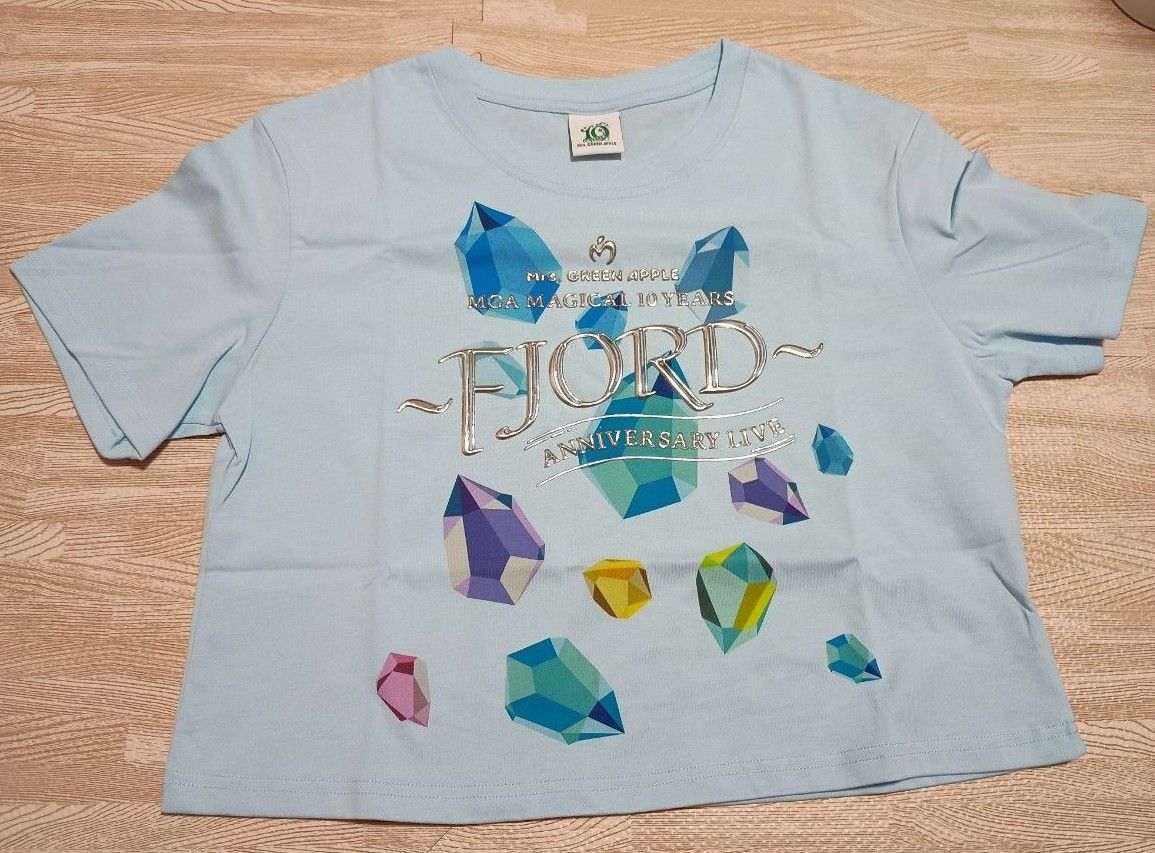 ミセスグリーンアップル Tシャツ フィヨルド クロップド クリスタル FJORD クリスタル クロップド Tシャツ 1点 MRS GREEN APPLE