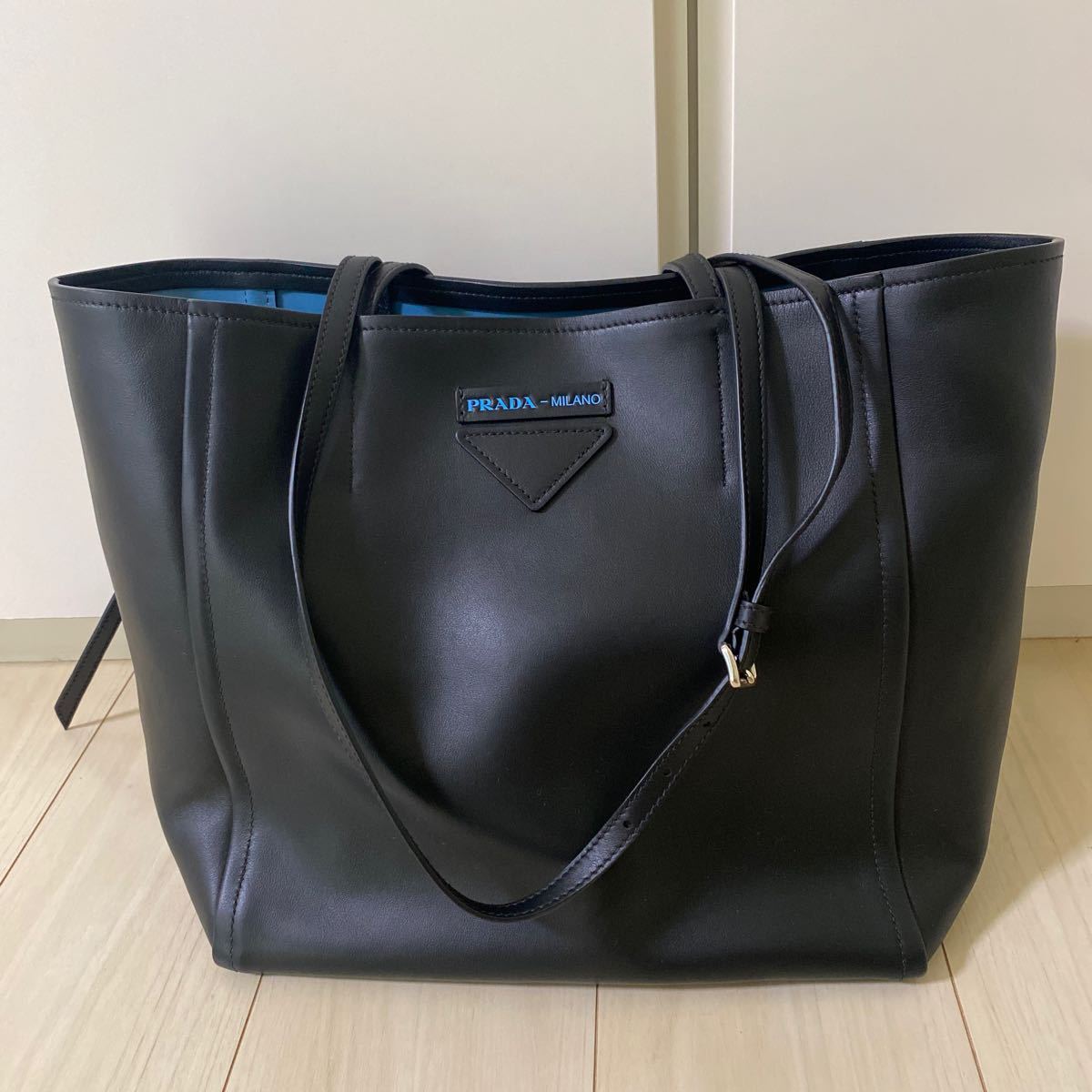 マリナボーダー PRADA プラダ レザー トートバッグ 通販 PRADA 本革トートバッグ 黒