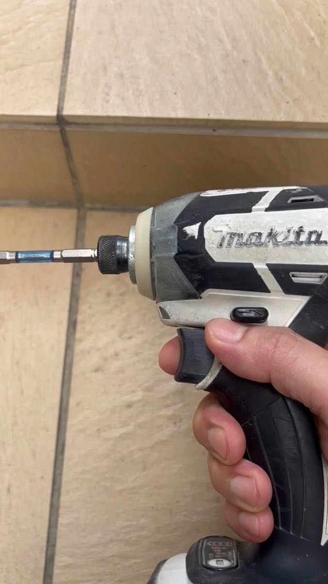 マキタ 18vインパクトドライバー TD148D 本体のみ